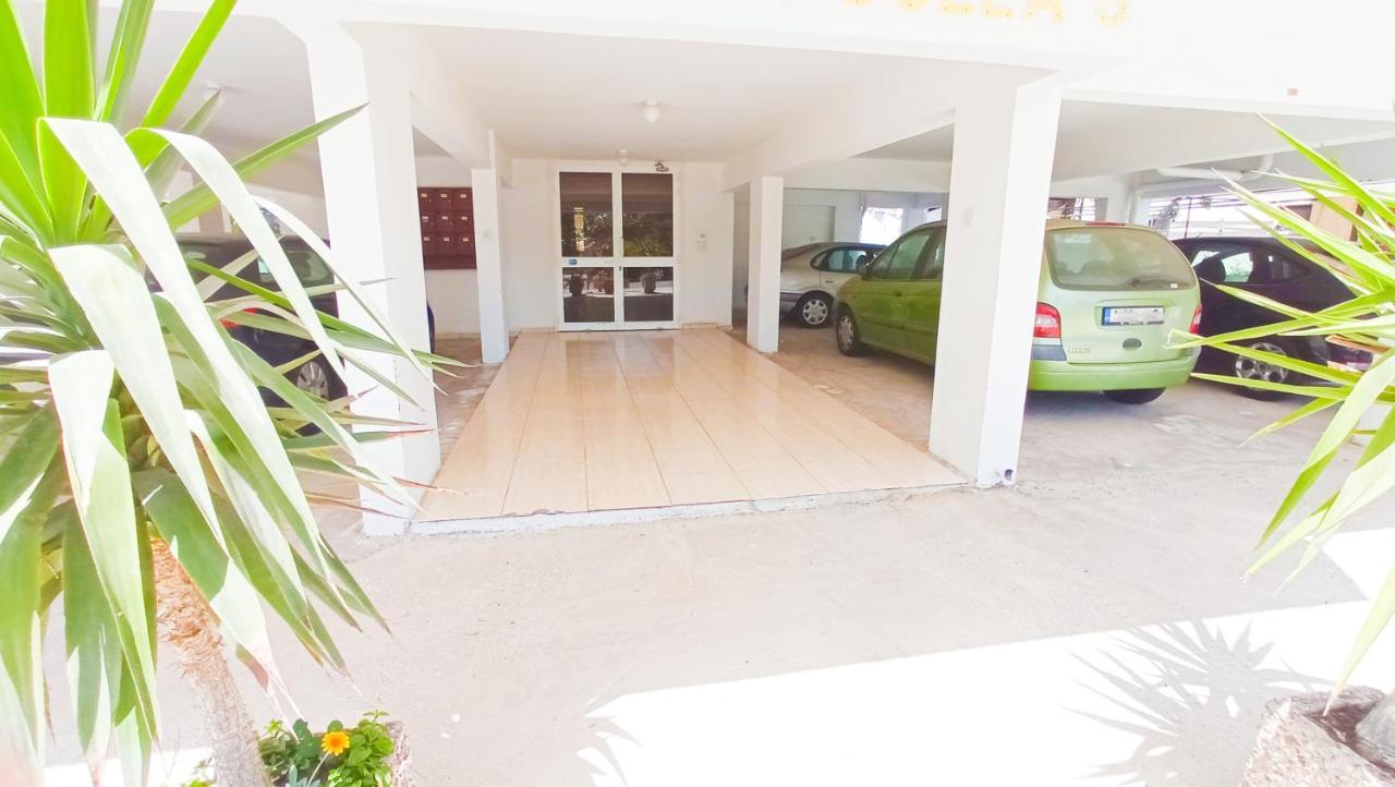 Luxury Private Rooms -Sea View, Netflix, Gym- 5 Min From Beach! - Private Room In Shared Apartment Larnaca Eksteriør billede