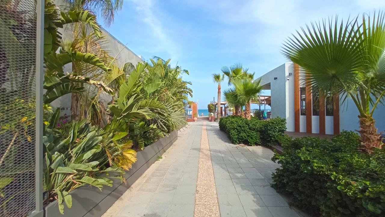 Luxury Private Rooms -Sea View, Netflix, Gym- 5 Min From Beach! - Private Room In Shared Apartment Larnaca Eksteriør billede