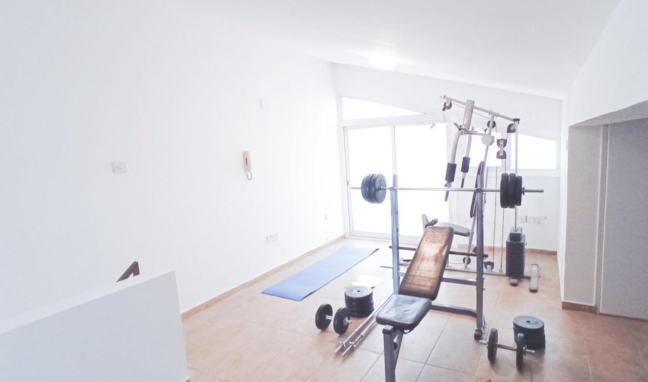 Luxury Private Rooms -Sea View, Netflix, Gym- 5 Min From Beach! - Private Room In Shared Apartment Larnaca Eksteriør billede