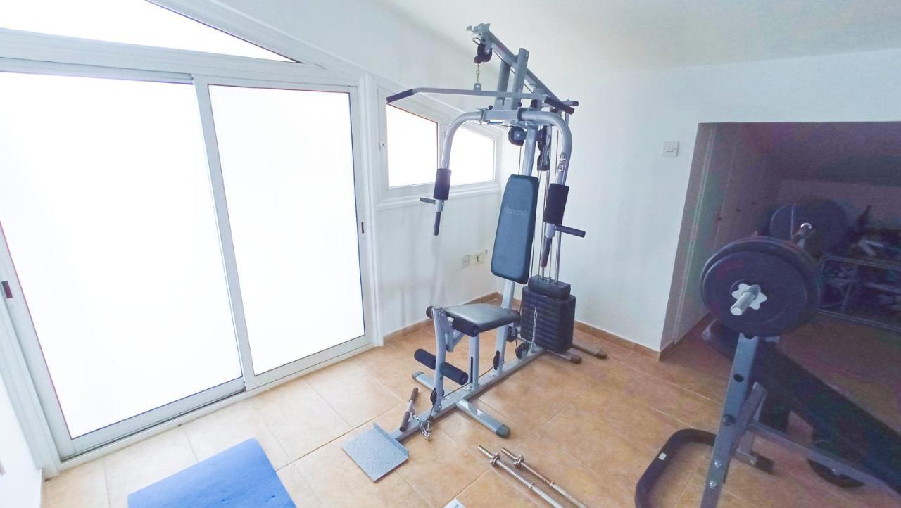 Luxury Private Rooms -Sea View, Netflix, Gym- 5 Min From Beach! - Private Room In Shared Apartment Larnaca Eksteriør billede