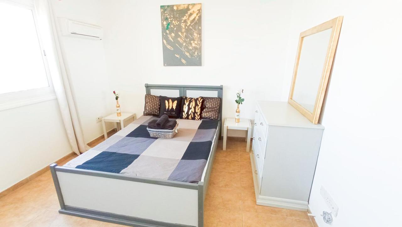 Luxury Private Rooms -Sea View, Netflix, Gym- 5 Min From Beach! - Private Room In Shared Apartment Larnaca Eksteriør billede