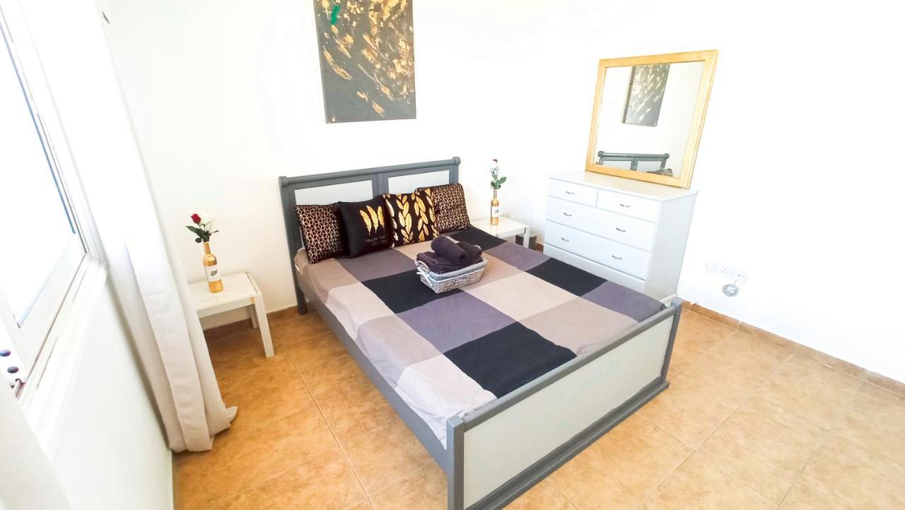 Luxury Private Rooms -Sea View, Netflix, Gym- 5 Min From Beach! - Private Room In Shared Apartment Larnaca Eksteriør billede
