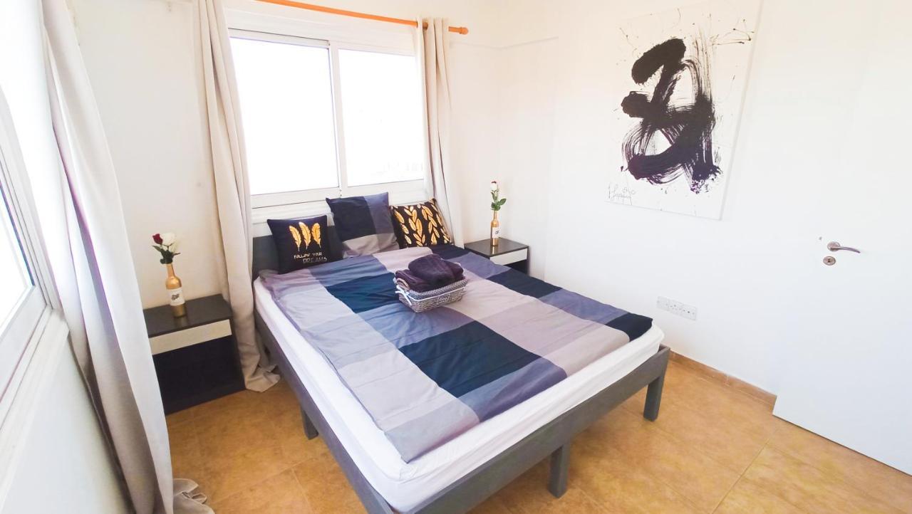 Luxury Private Rooms -Sea View, Netflix, Gym- 5 Min From Beach! - Private Room In Shared Apartment Larnaca Eksteriør billede