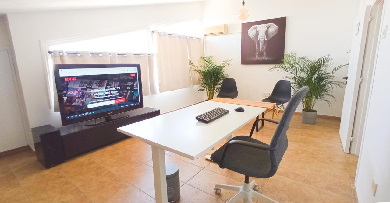 Luxury Private Rooms -Sea View, Netflix, Gym- 5 Min From Beach! - Private Room In Shared Apartment Larnaca Eksteriør billede