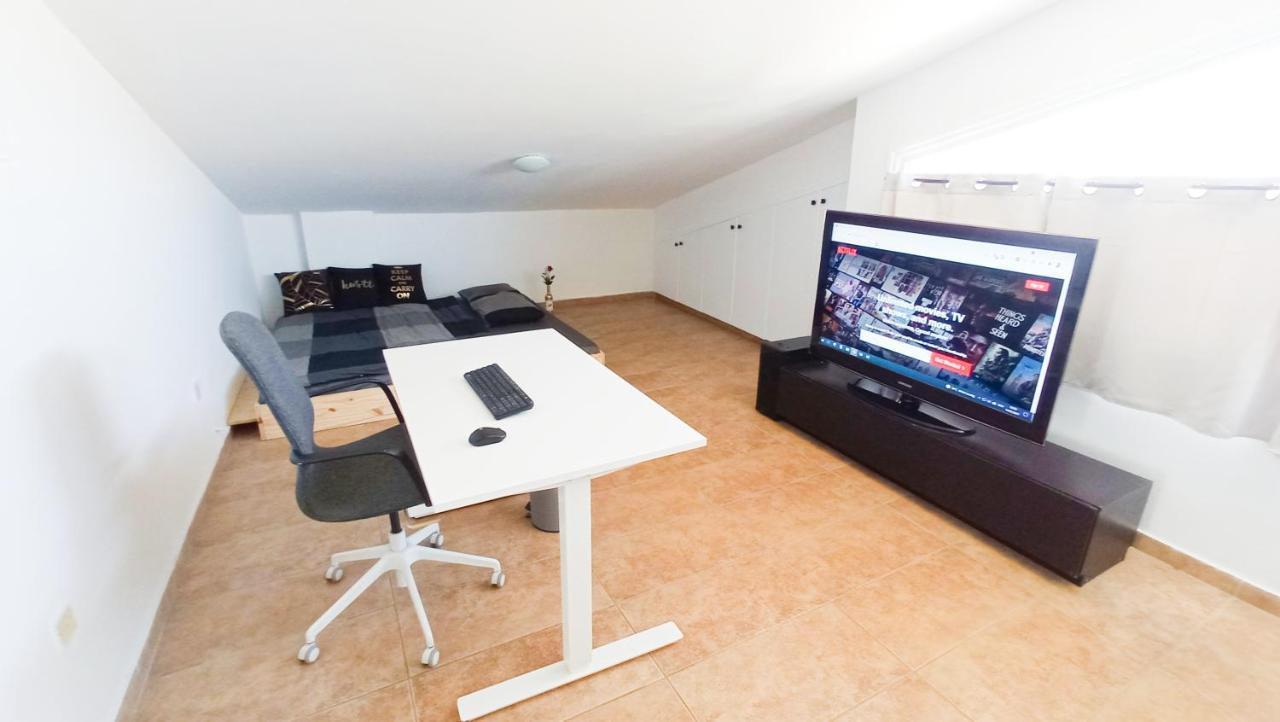 Luxury Private Rooms -Sea View, Netflix, Gym- 5 Min From Beach! - Private Room In Shared Apartment Larnaca Eksteriør billede